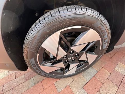 Used 2024 Hyundai Kona Limited FWD image 30