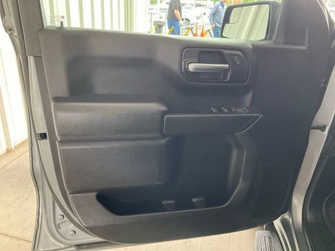 Used 2020 Chevrolet Silverado 1500 Custom w/ Custom Value Package RWD image 4