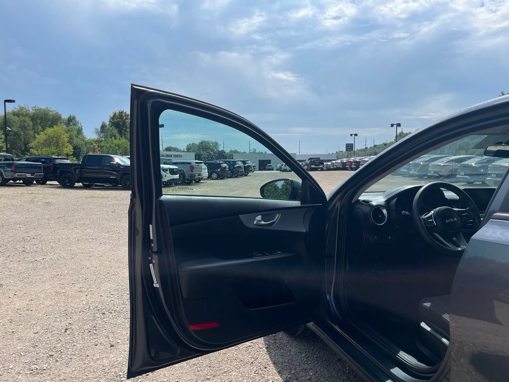Used 2023 Kia Forte Sedan FWD image 16