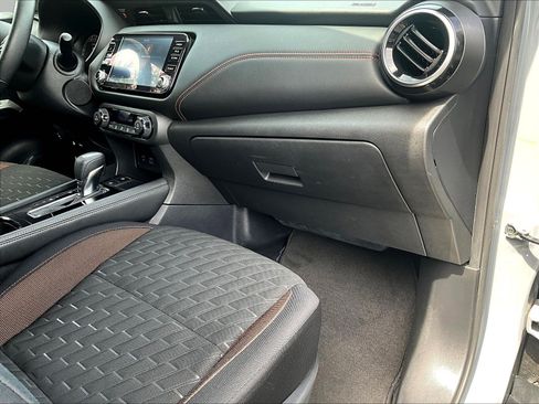 Used 2022 Nissan Kicks SR w/ Interior Electronics Package FWD image 26