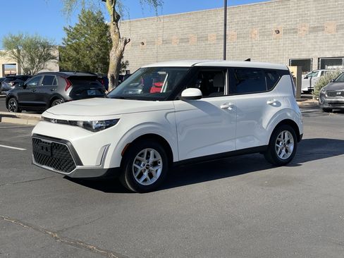 Certified 2025 Kia Soul LX FWD image 7