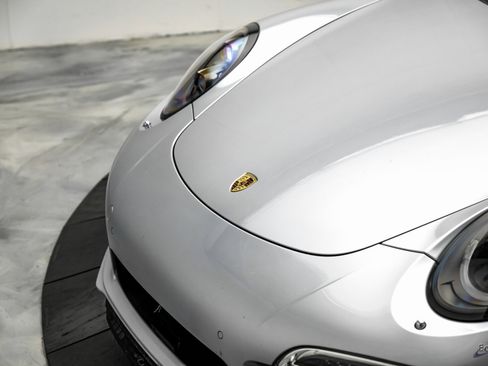 Used 2015 Porsche 911 Turbo S image 34