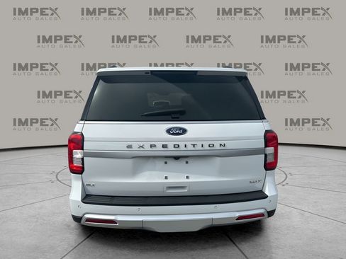 Used 2024 Ford Expedition Max XLT image 4