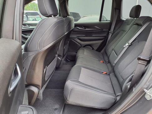 Used 2025 Jeep Grand Cherokee Laredo X RWD image 12