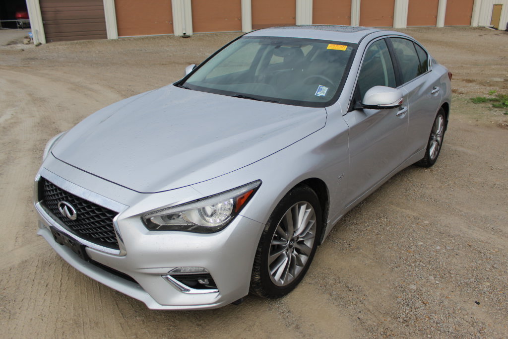 Used 2018 INFINITI Q50 Luxe w/ Essential Package (3.0T Luxe) AWD/4WD image 2