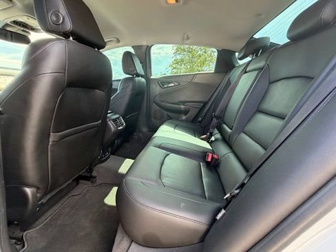 Used 2018 Chevrolet Malibu LT w/ Leather Package FWD image 12