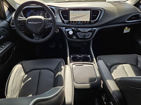 New 2026 Chrysler Pacifica Limited image 14