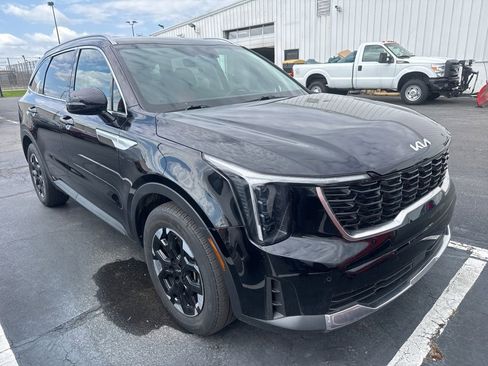 Used 2024 Kia Sorento S FWD image 2