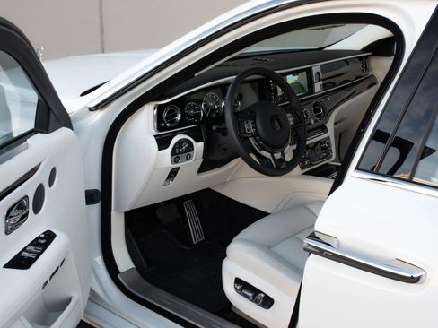 Used 2024 Rolls-Royce Ghost image 10