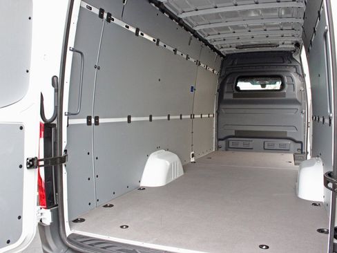 Used 2025 Mercedes-Benz Sprinter 2500 image 6