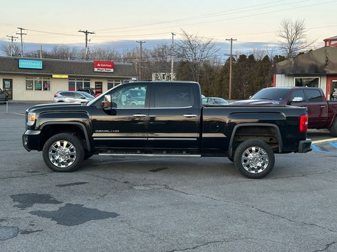 Used 2015 GMC Sierra 2500 Denali w/ Duramax Plus Package image 9
