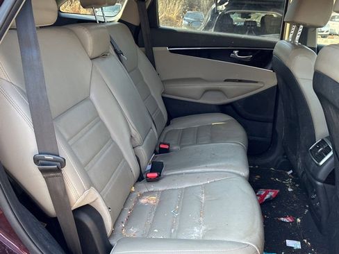 Used 2019 Kia Sorento EX image 13