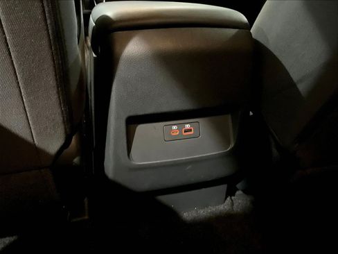 Used 2024 Nissan Frontier SV RWD image 11