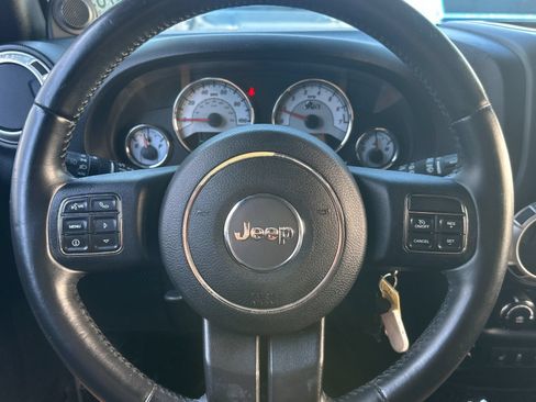 Used 2013 Jeep Wrangler Unlimited Rubicon w/ Connectivity Group AWD/4WD image 21