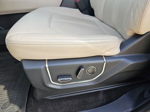 Used 2023 Ford Expedition Platinum image 19