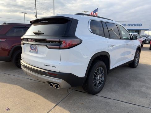 Used 2025 GMC Acadia Elevation image 4