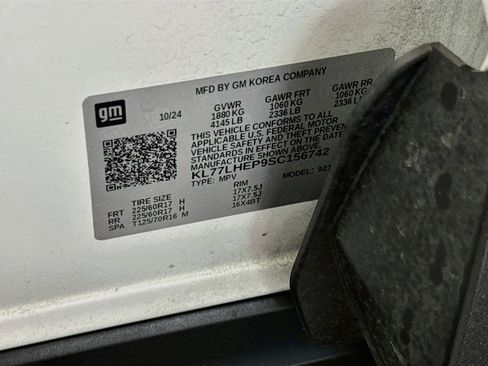 Used 2025 Chevrolet Trax LT FWD image 12