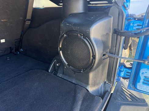 Used 2014 Jeep Wrangler Unlimited Sahara image 12