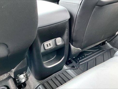 Used 2022 Chevrolet Colorado Z71 AWD/4WD image 33