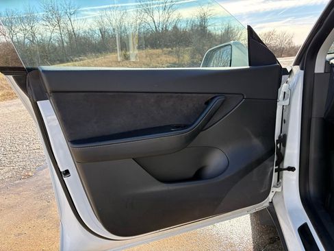 Used 2021 Tesla Model Y 2WD image 19