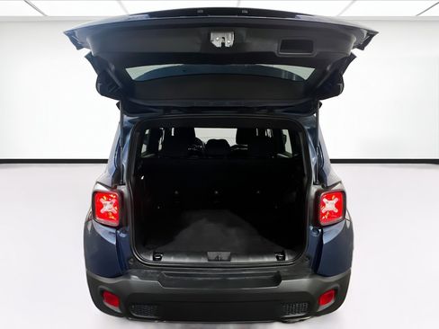 Used 2021 Jeep Renegade Latitude FWD image 18