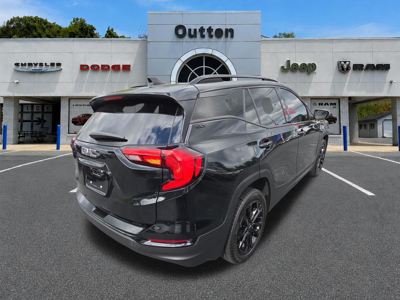 Used 2020 GMC Terrain SLT w/ Elevation Edition FWD image 4