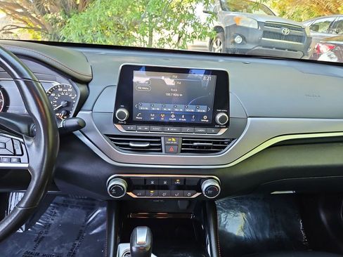 Used 2024 Nissan Altima 2.5 SR FWD image 16