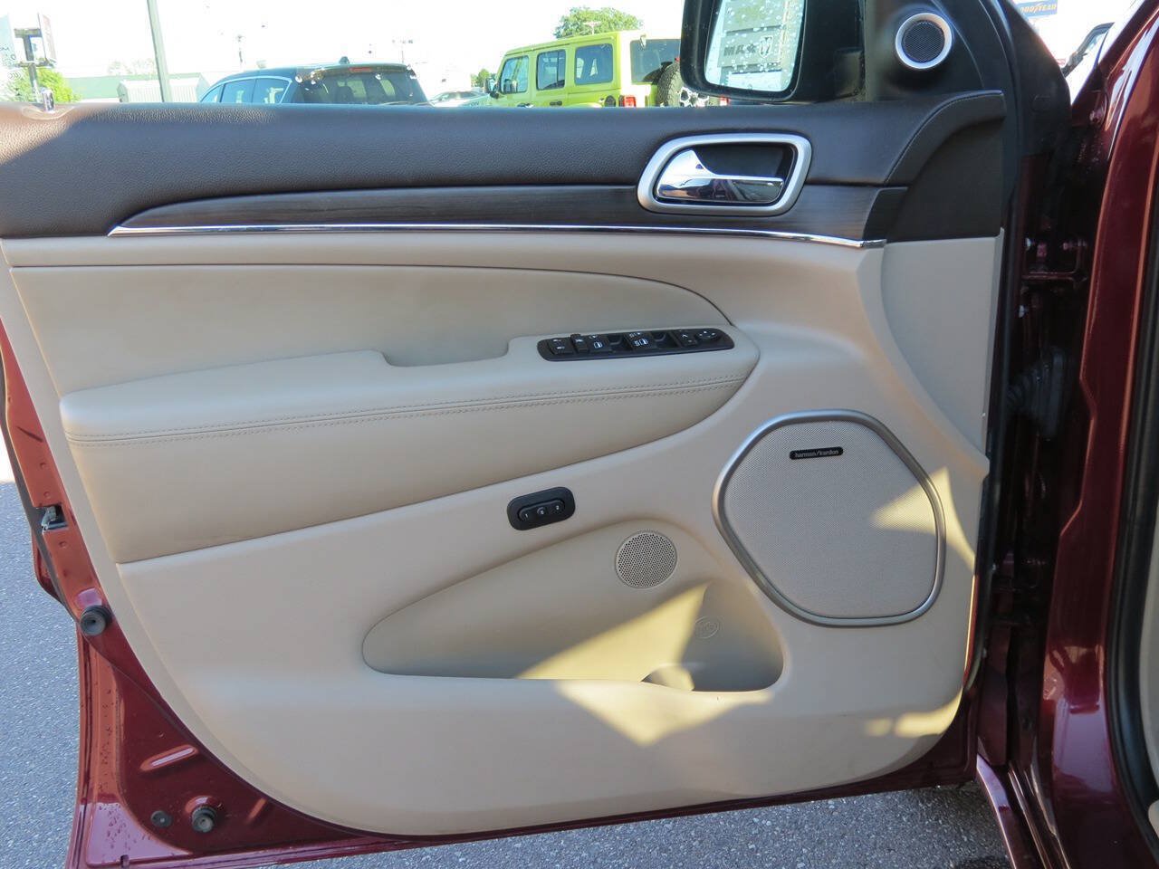 Used 2017 Jeep Grand Cherokee Overland AWD/4WD image 7