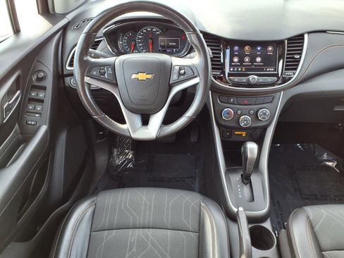 Used 2020 Chevrolet Trax LT w/ LT Convenience Package image 2