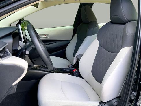 Used 2021 Toyota Corolla LE FWD image 9