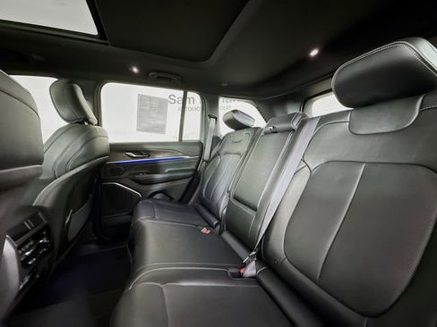 Used 2023 Jeep Grand Cherokee Overland image 26