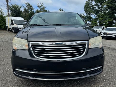 Used 2012 Chrysler Town & Country Touring-L w/ Entertainment Group #2 image 2