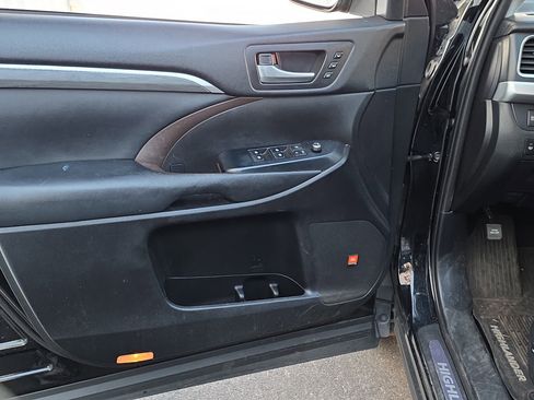 Used 2019 Toyota Highlander Limited image 12