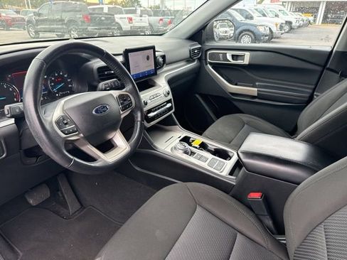 Used 2022 Ford Explorer XLT image 10