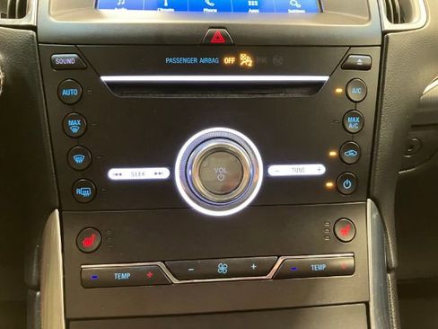 Used 2019 Ford Edge Titanium FWD image 59