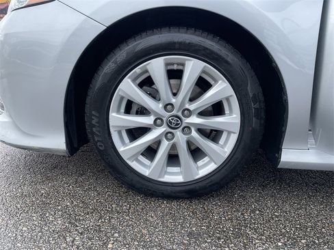 Used 2019 Toyota Camry LE image 9