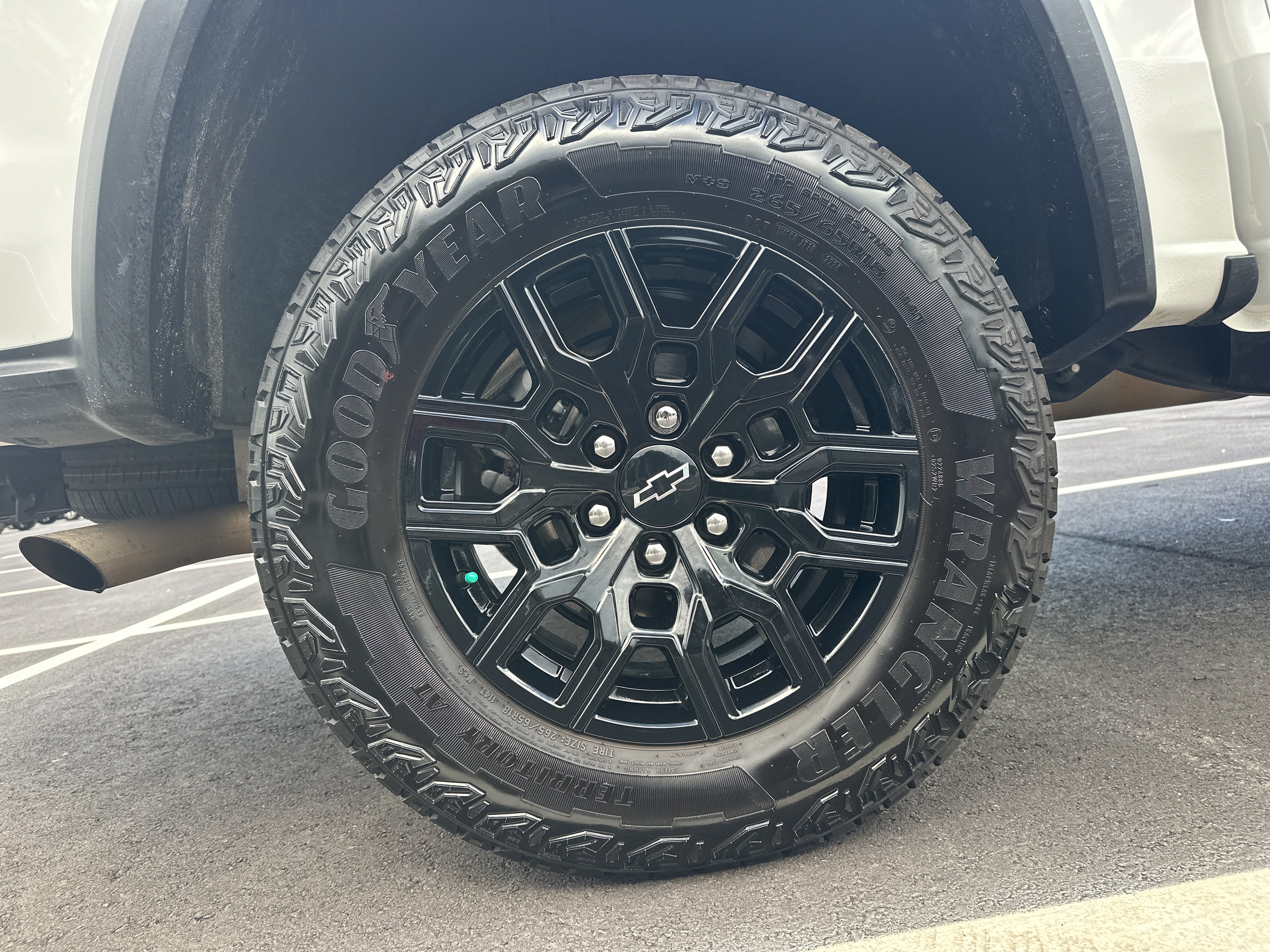 Used 2024 Chevrolet Colorado Trail Boss w/ Technology Package AWD/4WD image 18