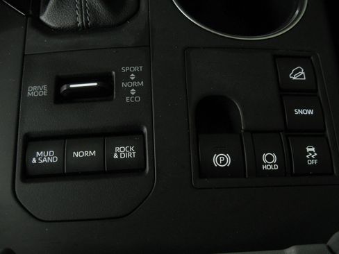 Used 2023 Toyota Highlander XLE image 20