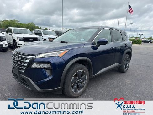 Used 2024 Nissan Rogue SV FWD image 1
