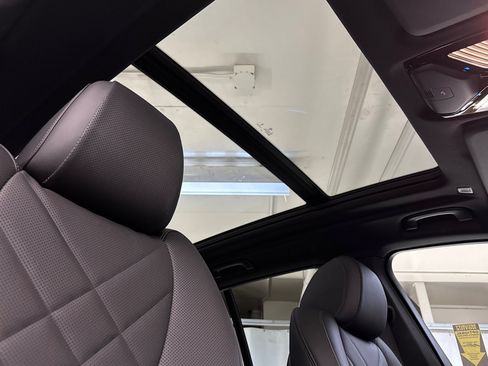 Used 2026 BMW X5 xDrive50e AWD/4WD image 16