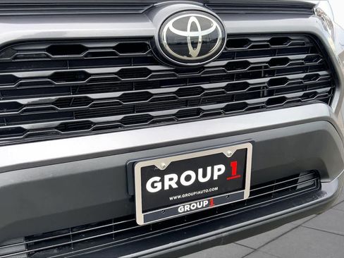 Used 2021 Toyota RAV4 XLE Premium FWD image 29