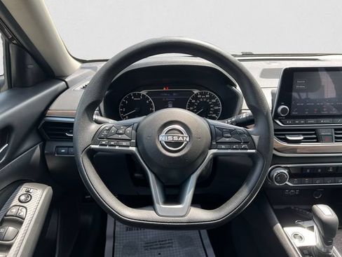 Used 2024 Nissan Altima 2.5 SV FWD image 12