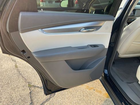 Used 2017 Cadillac XT5 Luxury w/ Driver Awareness Package AWD/4WD image 15