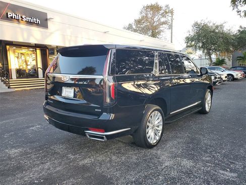 Used 2024 Cadillac Escalade ESV Luxury image 6
