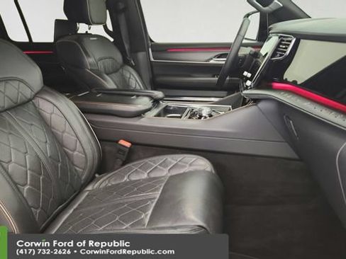 Used 2024 Jeep Grand Wagoneer Series III w/ Rear Seat Video Group 1 AWD/4WD image 31