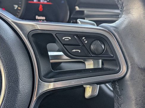 Used 2018 Porsche Macan image 32