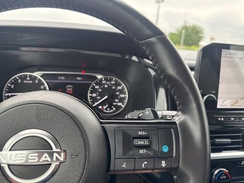 Used 2024 Nissan Pathfinder SL FWD image 13