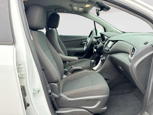 Certified 2020 Chevrolet Trax LS w/ Tint and Cruise Package image 27