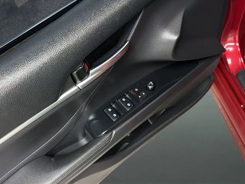 Used 2018 Toyota Camry XSE FWD image 17