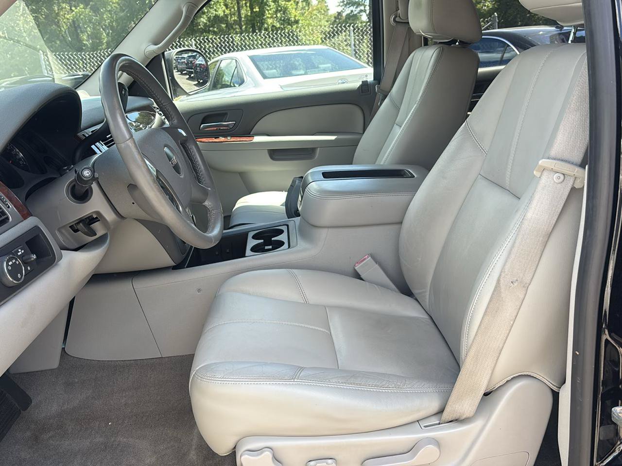 Used 2010 GMC Yukon SLT RWD image 10